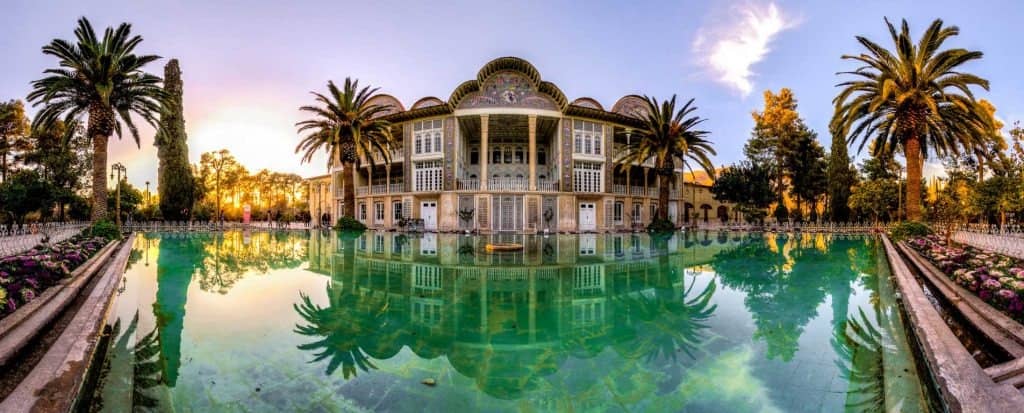 عمارت مرکزی؛ نگینی در دل باغ ارم