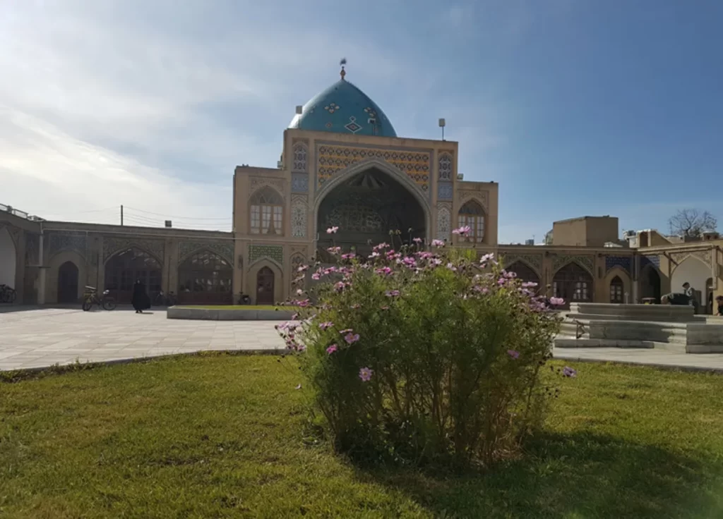 شبستان‌ها و فضای داخلی؛آرامش در دل تاریخ